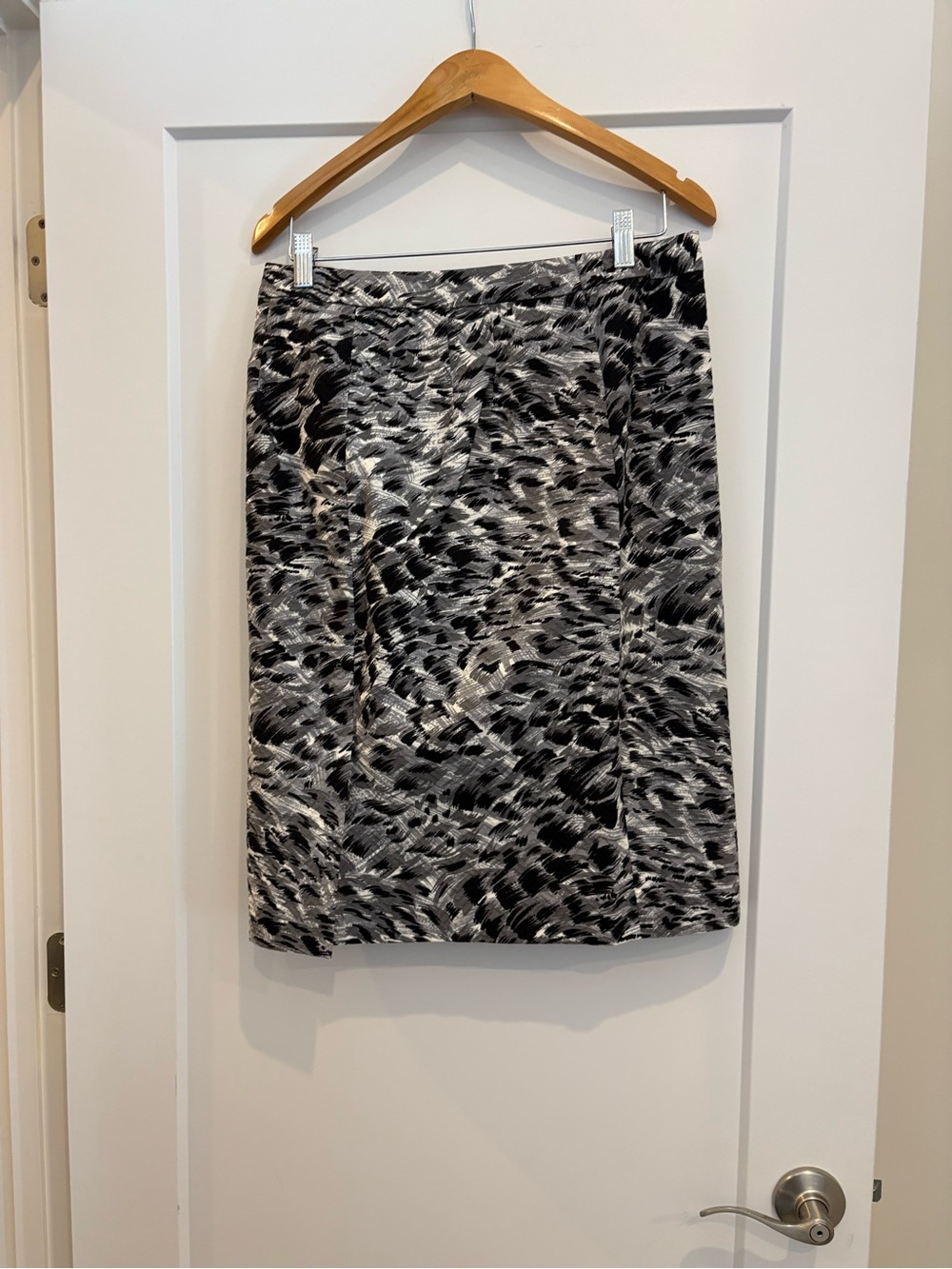 Talbots Black and Gray Abstract Print Pencil Skirt